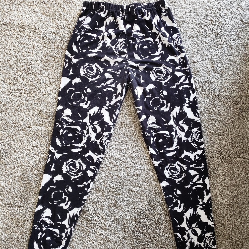 Rosette print leggings